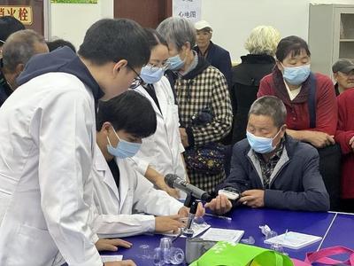 漢濱區(qū)新城社區(qū)衛(wèi)生服務(wù)中心開展重點人群健康體檢暨健康咨詢服務(wù)