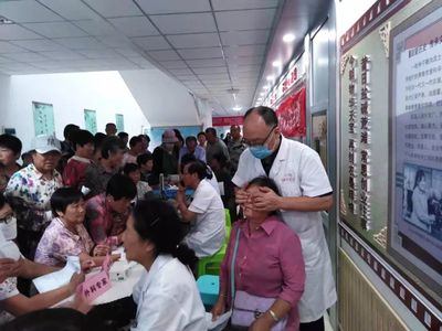 義診服務(wù)暖人心 專家走進(jìn)社區(qū)，健康咨詢零距離